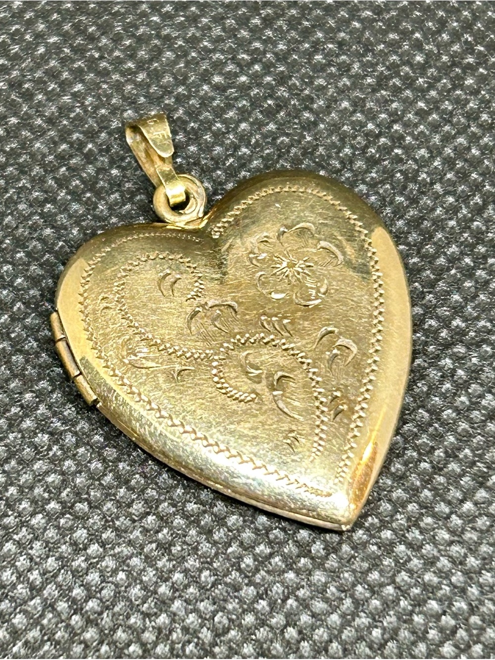 Vintage Heart Locket Pendant in Gold Tone